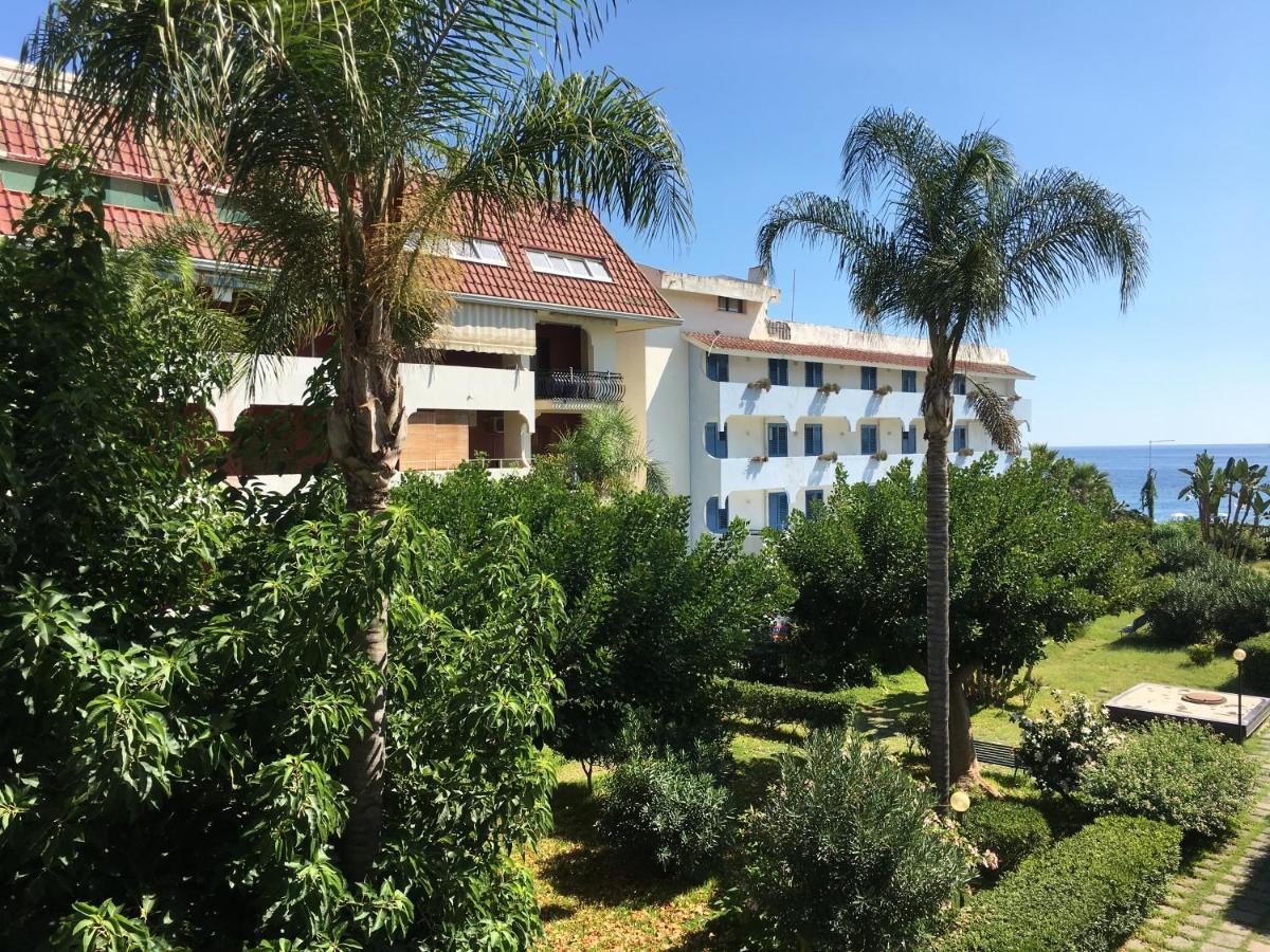 Baia Degli Dei - Living La Nike Apartamento Giardini Naxos Exterior foto