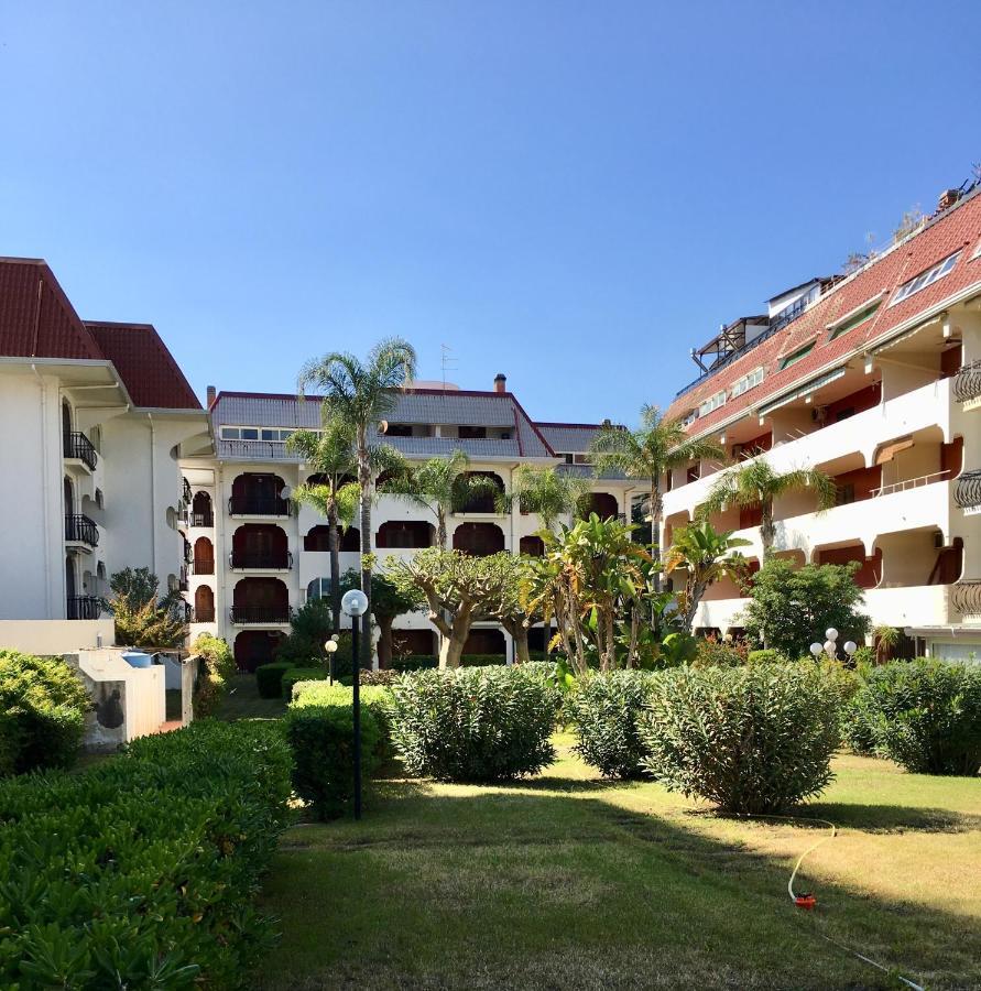Baia Degli Dei - Living La Nike Apartamento Giardini Naxos Exterior foto